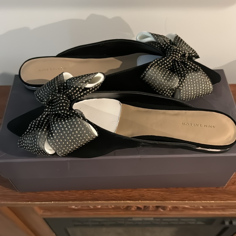 Ann Taylor Black Flats with Bow Detail - Picture 2 of 3